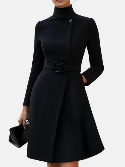 Mistrève | Robe Femme Noire Élégante à Col Montant et Ceinture – Coupe A-ligne