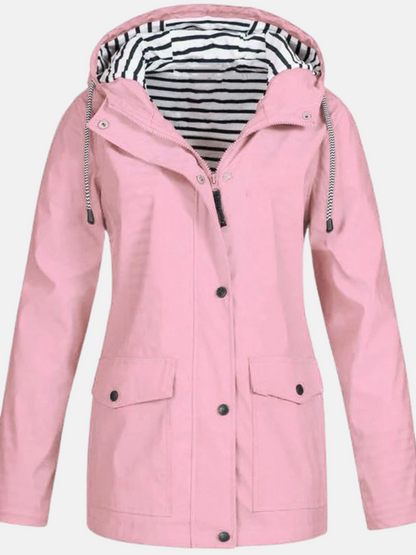 Mistrève | Imperméable Femme à Capuche – Légèreté, Respirabilité & Élégance Tous-Temps